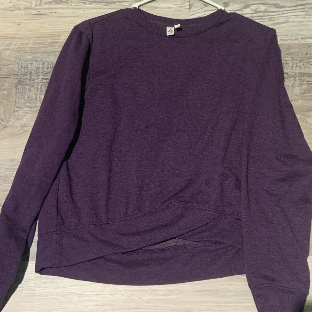 2/40 EUC Zella Purple Sweatshirt.  Size Small.
